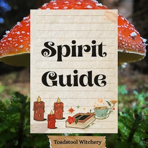 Pode incluir: Ilustração digital de um "Guia Espiritual" em papel pautado, com velas, um livro, uma chávena de chá e uma rosa. O fundo inclui um cogumelo vermelho e branco e o texto "Toadstool Witchery".