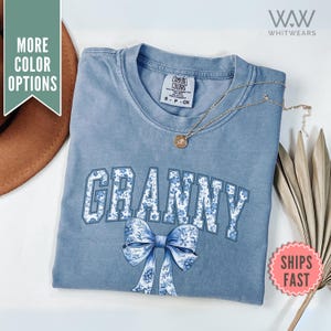 Comfort Colors® Coquette Granny Bow T-shirt, Blue Toile Granny Shirt, Chinoiserie Granny Tee, Blue Cottagecore Bow Granny TShirt Mothers Day