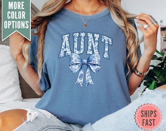 Comfort Colors® Coquette Aunt Bow T-shirt, Blue Toile Aunt Shirt, Chinoiserie Aunt Tee, Blue Cottagecore Bow Aunt Tee Shirt Mothers Day Gift
