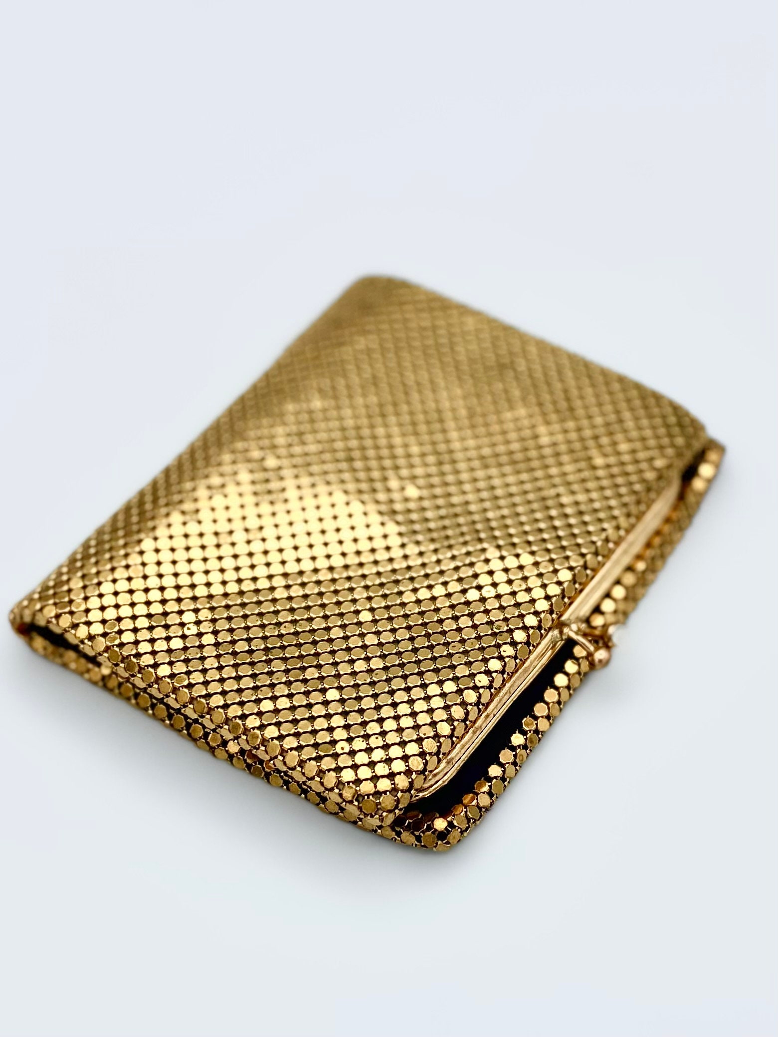 Vintage Golden Mesh Wallet, Metal Chainmail Coin Purse, Diamond Clasp Whiting and Davis West Germany Retro Hollywood Regency Style Glamor - Etsy Vintage Golden Mesh Wallet, Metal Chainmail Coin Purse, Diamond Clasp Whiting and Davis West Germany Retro Hollywood Regency Style Glamor - Etsy