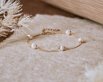 Gold Freshwater Pearl Bracelet, Pearl Bracelet, Dainty Minimalist Pearl Bracelet, Wedding bracelet, Mother's Day Gift, Bridesmaid Gift