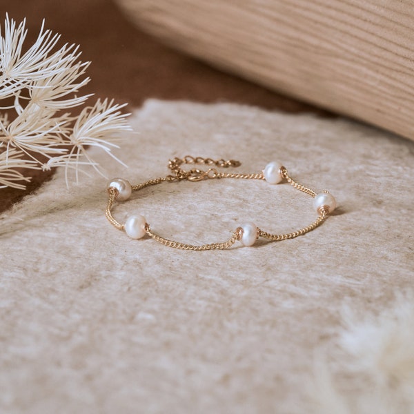 Bracciale di perle d'oro d'acqua dolce, braccialetto di perle, delicato braccialetto di perle minimalista, braccialetto di nozze, regalo per la festa della mamma, regalo da damigella d'onore