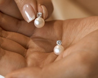 Orecchini pendenti con perle di diamanti, orecchini di perle minimalisti, orecchini di diamanti da donna, regalo da damigella d'onore, regalo per la mamma, orecchini a bottone