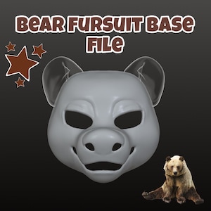 Könnte beinhalten: Eine graue Bären-Fursuit-Basisdatei mit einem lächelnden Ausdruck. Das Bild enthält den Text "BEAR FURSUIT BASE FILE" in brauner und weißer Schrift. Ein brauner Bär befindet sich in der unteren rechten Ecke des Bildes.