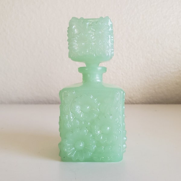 Vintage I.W.RICE Beautiful Jadeite Perfume Bottle ~ IRICE ~ Embossed Square Daisy Flower Jadite Jade-ite with Matching Lid