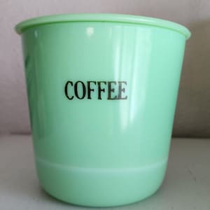 Beautiful Vintage McKee Jadeite Jadite Green Glass COFFEE 48oz Round Canister with Lid Jade-ite Uranium Reactive