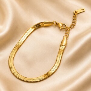 Snake Chain Stacking Bracelet for Women, 18K Gold Plated Stainless Steel Bracelet, Waterproof Non Tarnish Herringbone Bracelet