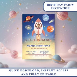 Op de afbeelding: Een uitnodiging voor een verjaardagsfeestje met ruimtethema. De uitnodiging toont een raket met een foto van een kind, planeten en sterren tegen een blauwe achtergrond. Tekst bevat "BLAST OFF" en details voor Noah's 8e verjaardag.