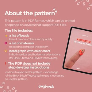 Puede incluir: Un fondo rosa con texto blanco que dice "Acerca del patr&oacute;n". El texto explica que el patr&oacute;n est&aacute; en formato PDF e incluye una lista de cuentas, materiales y un gr&aacute;fico de cuentas con una tabla de colores. El texto tambi&eacute;n indica que el PDF no incluye instrucciones paso a paso. La pantalla de una tableta muestra una vista previa del patr&oacute;n, que es un patr&oacute;n de cuentas de camar&oacute;n diminuto. El texto en la tableta dice "Patr&oacute;n de camar&oacute;n diminuto".
