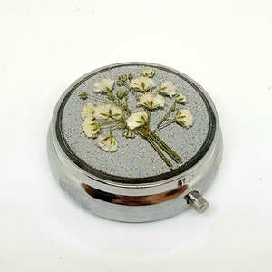 Echte bloemen pillendoos met 3 compartimenten, klein formaat 1,8" schattig pillendoosje, pil houder, pil organizer, reispillendoos, wekelijkse pillendoos
