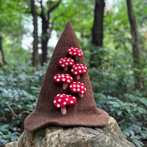 Chapeau en feutre de laine marron, chapeau de sorcière marron, chapeau en laine champignon, chapeau de sorcier, chapeau de fête, chapeau de costume, chapeau drôle, chapeau de lutin, chapeau en laine pour adulte, chapeau de sauna