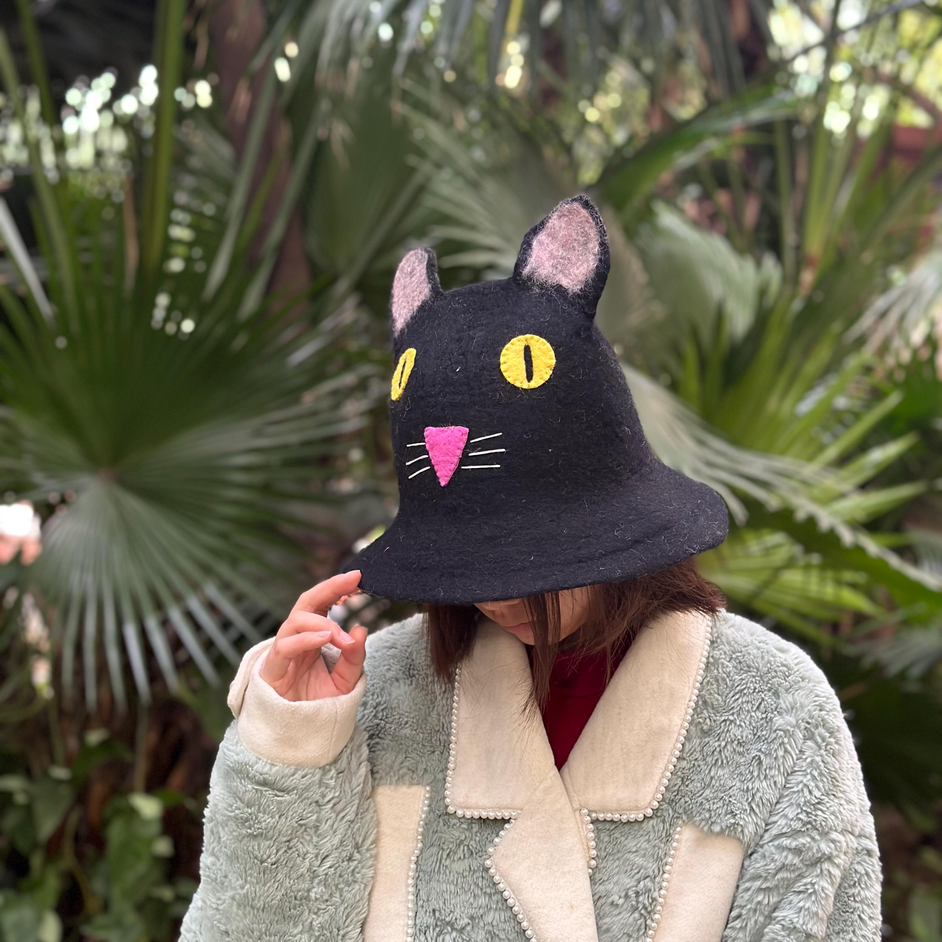手作りの黒いウールフェルト猫の帽子：斬新なコスチューム