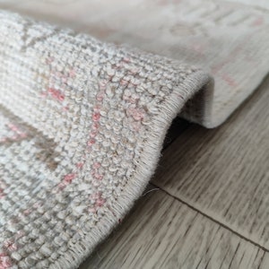 Tappeto turco da corridoio rosso beige sbiadito: lana Oushak vintage (3 x 10 piedi)