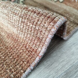 Tappeto da corridoio turco Oushak vintage: 2,7x9,6 piedi, tappeto di lana rosso, marrone e blu