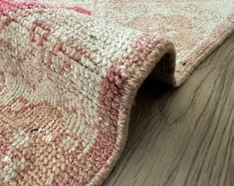 Handmade Oushak Wool Runner Rug: Pink Beige Vintage Turkish Rug (3.0x5.7 Ft)
