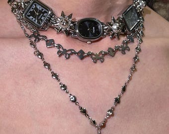Gargantilla con reloj gótico, colgante de Sagrado Corazón, collar plateado con múltiples relojes, collar con reloj en capas, gargantilla con reloj de estilo oscuro.