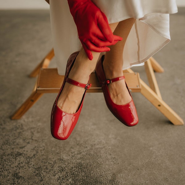 Red ballet flats with strap, Flat-soled boat shoes, Mary Jane shoes in red glossy leather, Women's mules made leather, Leather Mary Janes.