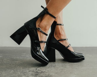 Big platform heels, Mary Jane heels, black heels, patent heels, heels with straps, black patent leather shoes, high heels. Shoes Mary Jane.