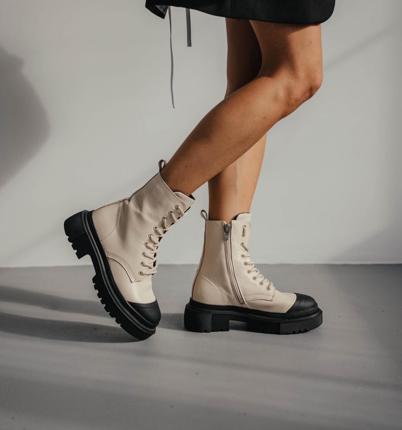 Milk leather boots with black matte toe and side zipper