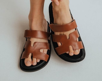 Chinelos de couro marrom feitos à mão | Sandálias de verão femininas | Pantufas confortáveis com bico aberto, sandálias de salto aberto. Chinelos com sola grande.