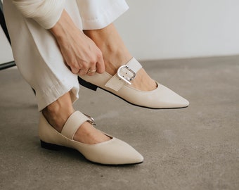 Mary Jane ballet flats, low heels, classic mules, light beige leather Mary Janes, pointed toe pumps. Shoes for every day. Women's mules.