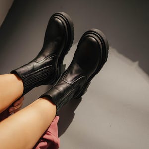 Stylish black chelsea boots with durable lightweight sole