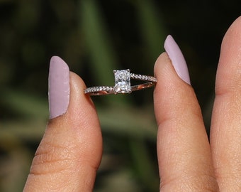 Anillo de diamantes de talla radiante de 0,5 TCW / Diamante cultivado en laboratorio / Anillo de compromiso de oro macizo / Anillo de promesa.