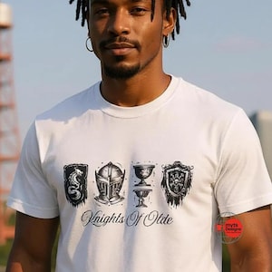 Camiseta con escudo de caballero medieval: símbolos vintage de serpiente, león y casco
