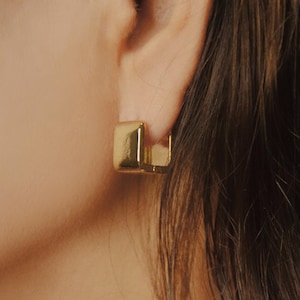 Chunky Square Earrings, Square Hoop Earrings, Gold Huggie Earrings, Chunky Earring, Geometric Earrings, Thick Hoop Earrings, MIRACLE EARRING