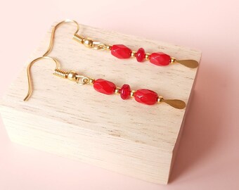 Boucles d'oreilles pendantes rouges et dorées avec perles de bohème