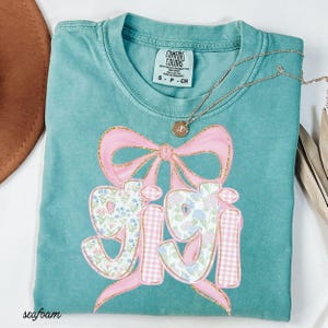 Gigi Shirt Gift For Gigi Tshirt Mother's Day Gift For Grandma Gifts Coquette Bow Gigi Shirt Comfort colors Baby Announcement Tee Grandmother Bild 1