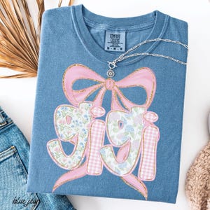 Gigi Shirt Gift For Gigi Tshirt Mother's Day Gift For Grandma Gifts Coquette Bow Gigi Shirt Comfort colors Baby Announcement Tee Grandmother Bild 3