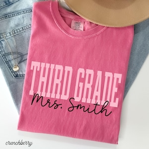 T-shirt personnalisé pour enseignant(e) de CE2 - Couleurs confortables - T-shirt pour la rentrée scolaire - Cadeau pour enseignant(e) - T-shirt avec le nom de l'enseignant(e) de CE2 - GGC381 image 5
