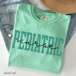 Camiseta de enfermera pediátrica Comfort Colors Camiseta de enfermera Linda Regalo de vida para enfermera pediátrica Camiseta de enfermera pediátrica Regalo de agradecimiento para enfermeras Camiseta para grupo de enfermeras