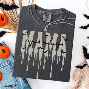 Chemise de maman effrayante Chemise d'Halloween pour maman Couleurs confort d'Halloween Chemise de maman pour maman Chemise d'Halloween cadeau Chemise de maman d'Halloween Tee-shirt de maman effrayant d'Halloween image 5