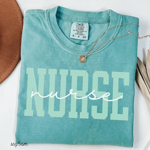 Chemise d'infirmière diplômée Chemise d'infirmière T-shirt d'infirmière Chemise d'infirmière autorisée Chemise d'école d'infirmières Cadeau d'infirmière Couleurs de confort T-shirt d'infirmière T-shirt d'infirmière cadeau image 6