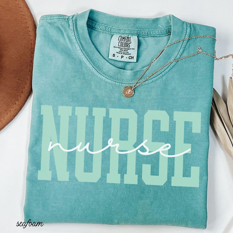 Chemise d'infirmière diplômée Chemise d'infirmière T-shirt d'infirmière Chemise d'infirmière autorisée Chemise d'école d'infirmières Cadeau d'infirmière Couleurs de confort T-shirt d'infirmière T-shirt d'infirmière cadeau image 6