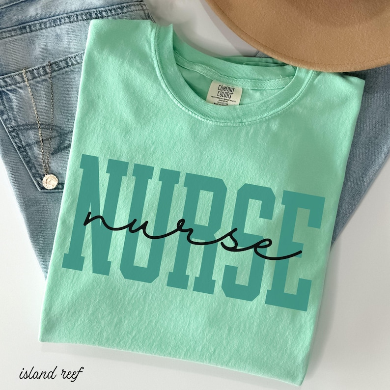 Chemise d'infirmière diplômée Chemise d'infirmière T-shirt d'infirmière Chemise d'infirmière autorisée Chemise d'école d'infirmières Cadeau d'infirmière Couleurs de confort T-shirt d'infirmière T-shirt d'infirmière cadeau image 4