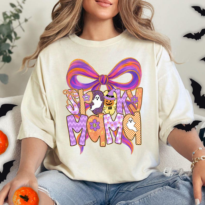 Spooky Mama Shirt Mom Halloween Shirt Halloween Comfort Colors Mom Shirt Halloween Shirt Gift Halloween Mama Shirt Spooky Halloween Mama Tee afbeelding 1