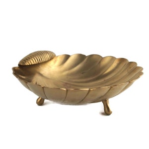 Vintage Brass Trinket Dish Footed Jewelry Tray, Entryway Decor Piece, Footed Home Accent, Vintage shell soap dish, Seashell Design