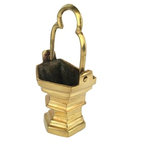 Vintage messing emmer wijwater, antiek religieus decor en cadeau, 19e-eeuwse Franse bronzen situla, container heilig water met handvat