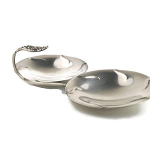 Vintage Silver Plated Dish, Elegant Serving Tray with Handle, Antique Table Decor & Gift, Collectible Home Accent for Vintage Lovers