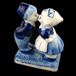 Vintage Ceramic Figurine, Kissing Boy & Girl Statue, Handpainted Dutch Couple Souvenir, Blue and White Pottery Table Decor, Unique Gift Idea