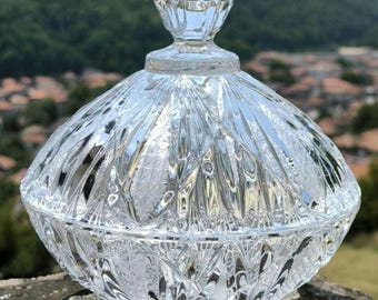 Vintage Crystal Candy Bowl with Lid, Holiday Candy Dish, Retro Table Centerpiece, Elegant Crystal Shelf Decor, Home Entertaining