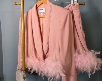 Upgecyceltes Vintage-Blazer- und Rock-Set – Übergröße – Federrock – Perlenbesetzt – Größe 16/18 oder 1X – Rosa Anzug – Festliches Outfit – Geburtstagskleid