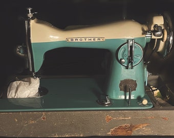 RARE! De Luxe Deluxe Precision Brother Sewing Machine