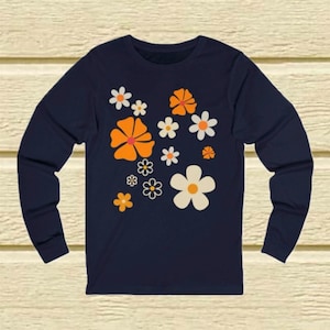 レトロな花柄の長袖Tシャツ。彼女への春の贈り物に。フェスティバル衣装に。環境に優しいファッションでおしゃれな女性用シャツ。