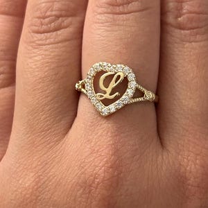 Anel inicial de coração de ouro 10k, anel de letra personalizado com gelo, anel de coração inicial com monograma, anel de nome de coração feminino, presente personalizado