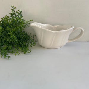 Vintage Keramik Pfaltzfraff Sauciere mit ausgebogtem Design
