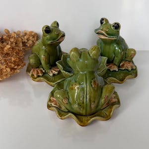 Vintage Ceramic Frog Trio Bird Feeder Trinket Holder Green 7&quot; Wide Collectible Home Decor